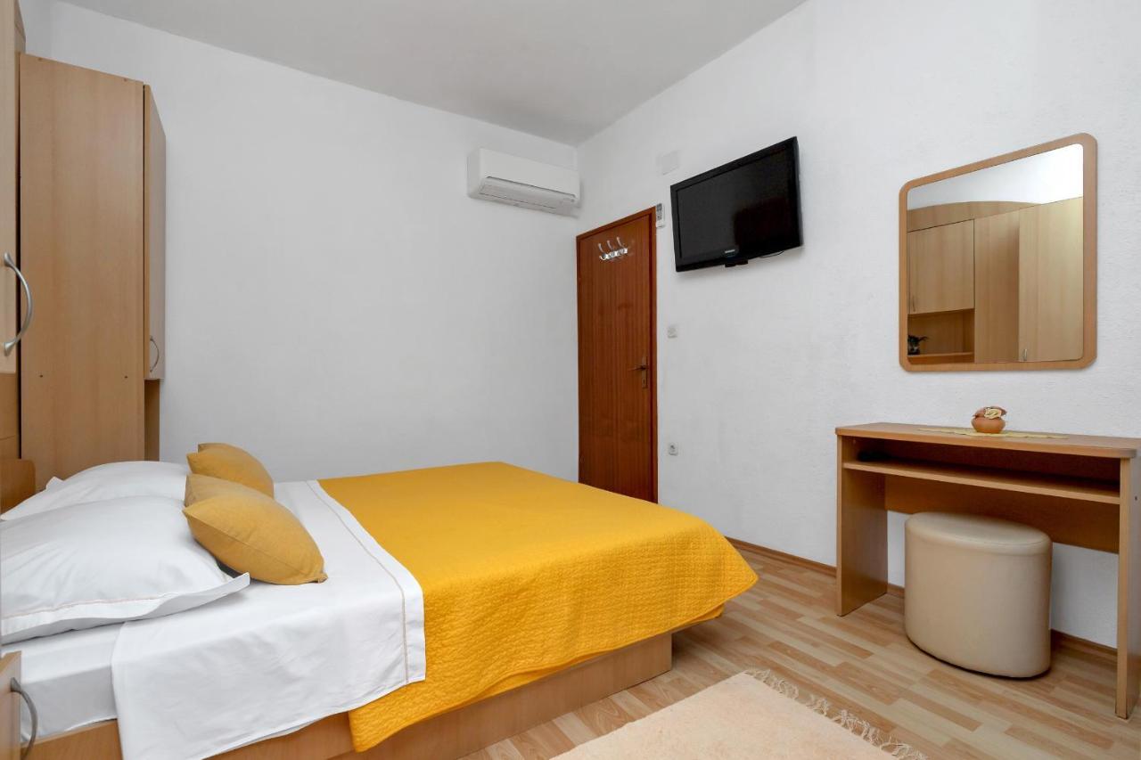 Dado A6 Apartments Igrane Buitenkant foto
