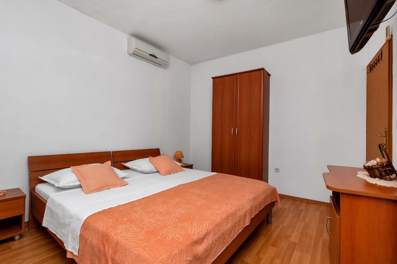 Dado A6 Apartments Igrane Buitenkant foto